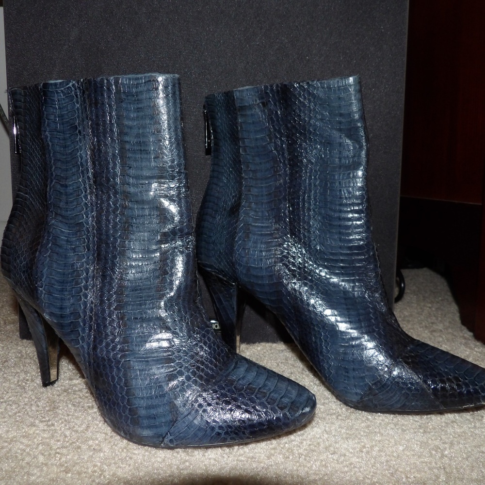 Kenneth Cole Leather Snakeskin Ankle Boots in Blue